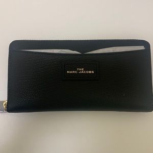Marc Jacobs black zipper wallet